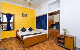 Brill Rooms Near City Centre Metro Station