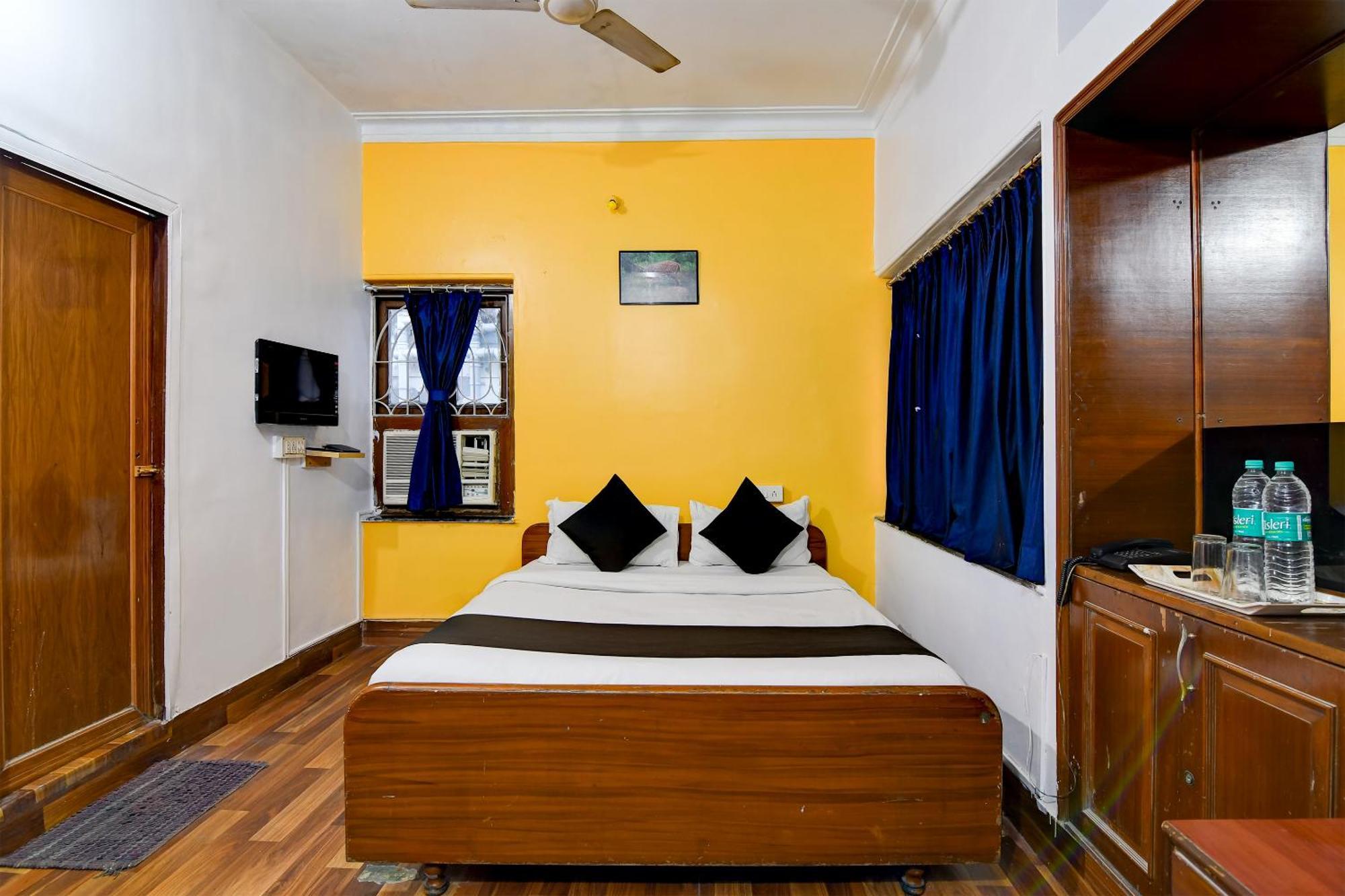 Brill Rooms Near City Centre Metro Station Kolkata Exterior photo